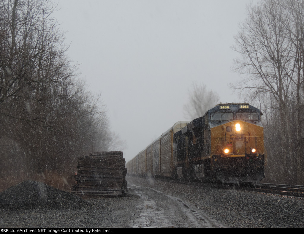 CSX 3464 on M205